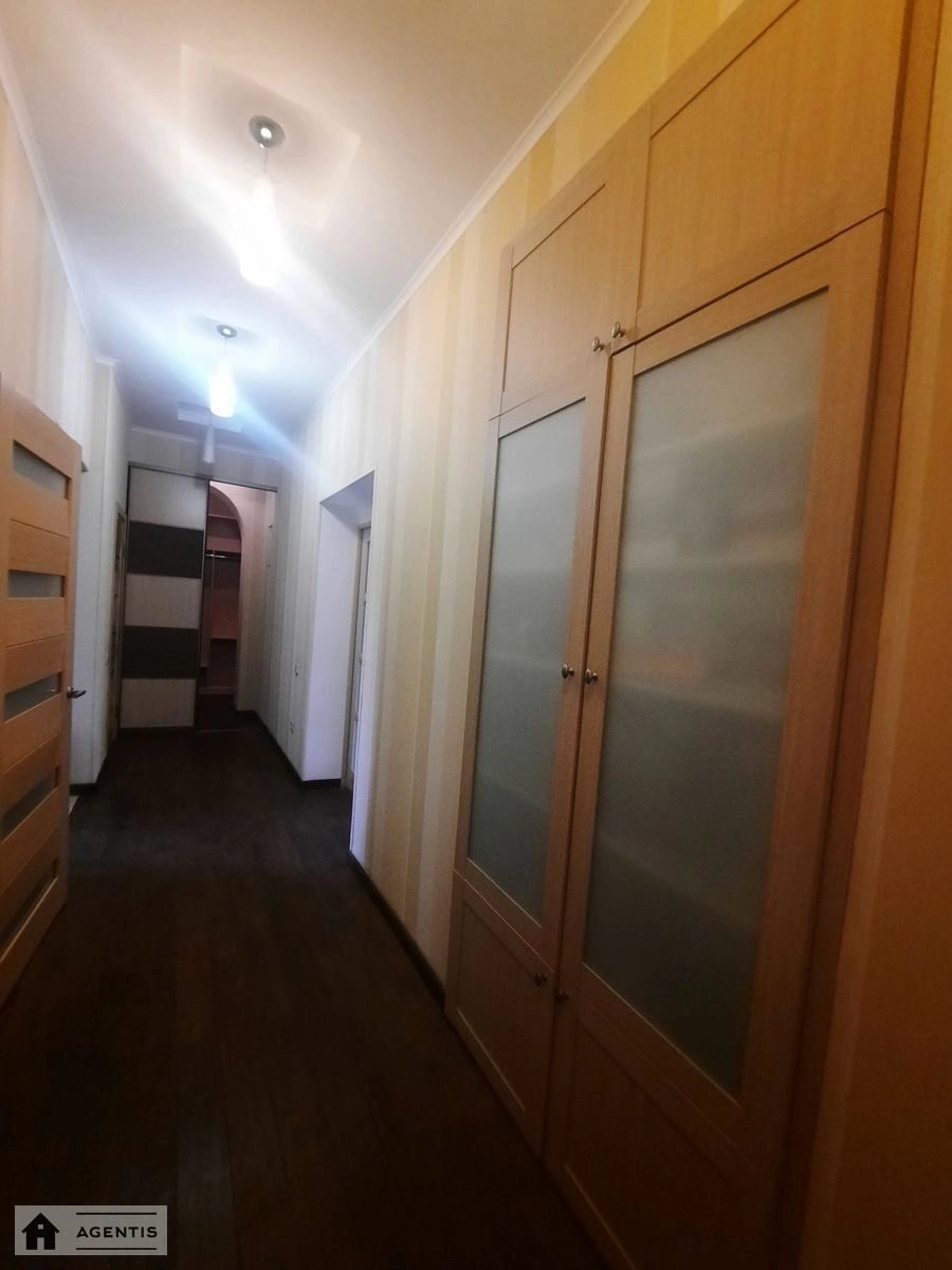 Здам квартиру 2 кімнати, 61 m², 4 пов./5 поверхів. 55, Дмитра Дорошенка вул. (Чигоріна), Київ. 