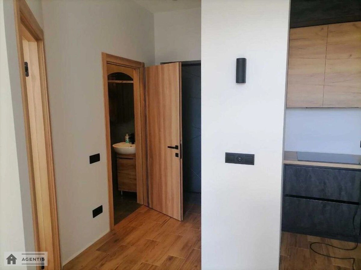 Apartment for rent 1 room, 33 m², 1st fl./3 floors. 16, Vchytelska 16, Kyiv. 