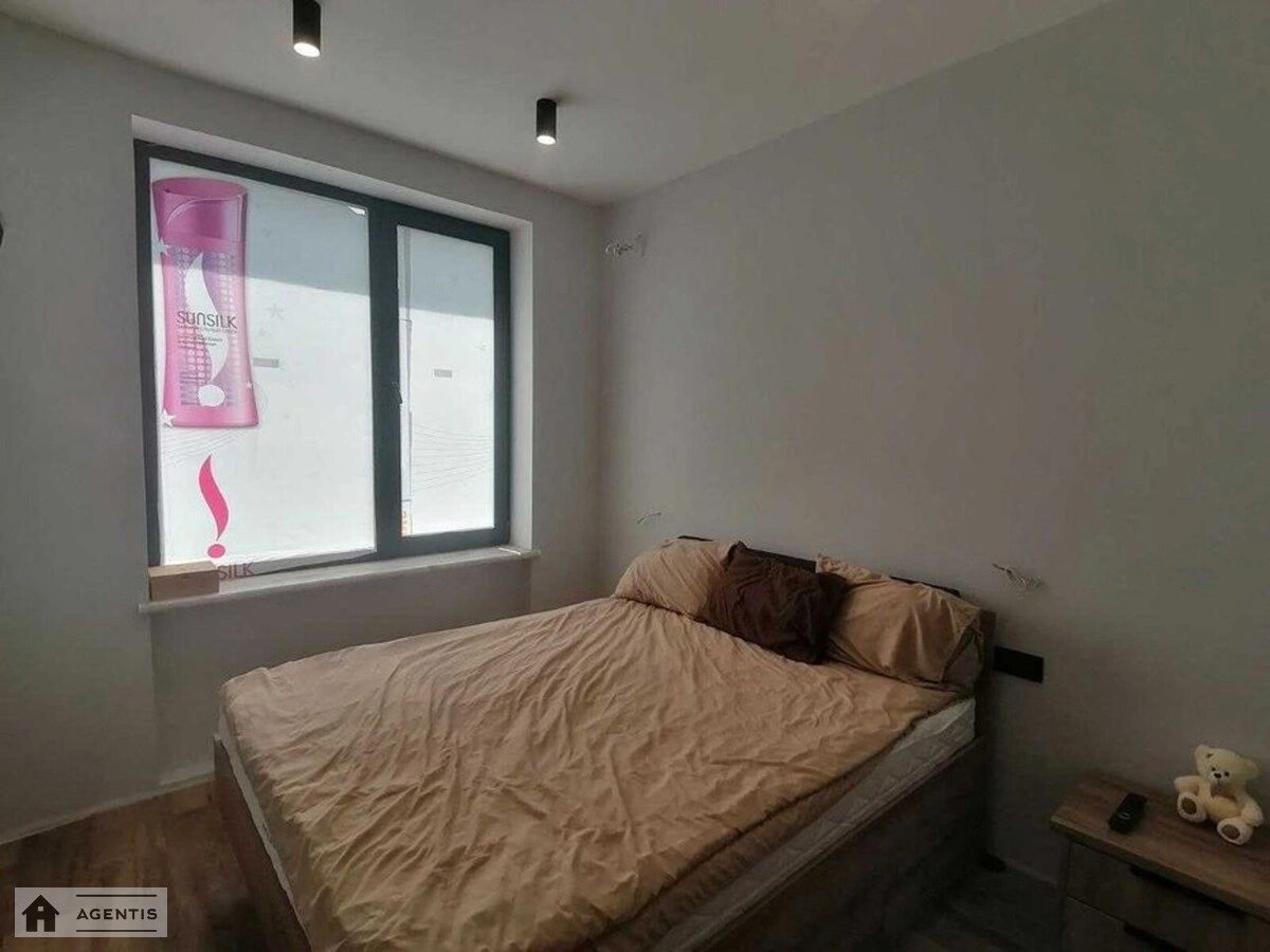 Здам квартиру 1 кімната, 33 m², 1 пов./3 поверхи. 16, Вчительська 16, Київ. 