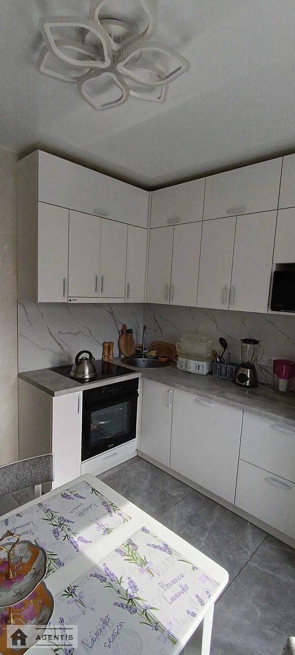 Сдам квартиру 2 комнаты, 54 m², 8 эт./9 этажей. 8, Каштановая 8, Киев. 