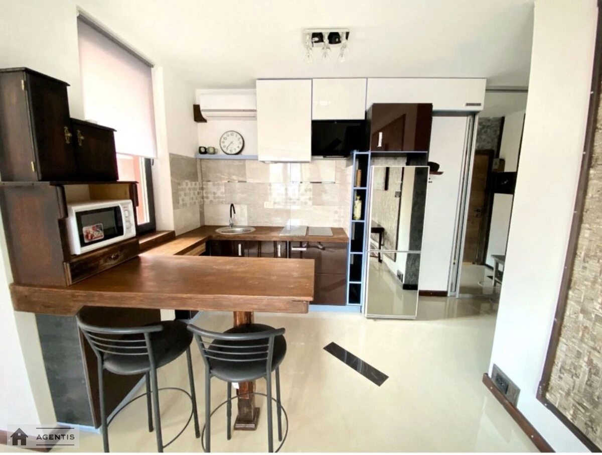 Apartment for rent 2 rooms, 50 m², 5th fl./9 floors. Svyatoshynskyy rayon, Kyiv. 