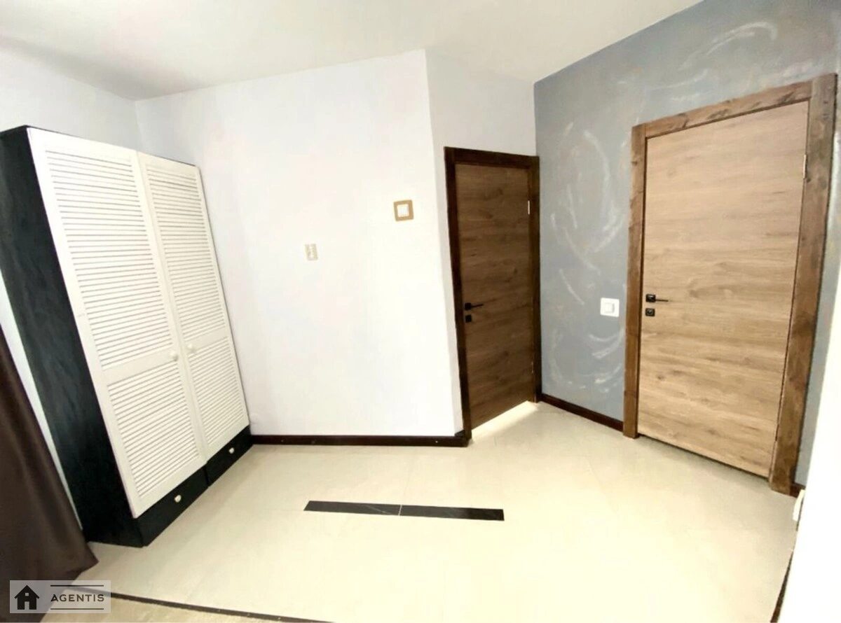 Сдам квартиру 2 комнаты, 50 m², 5 эт./9 этажей. Святошинский район, Киев. 