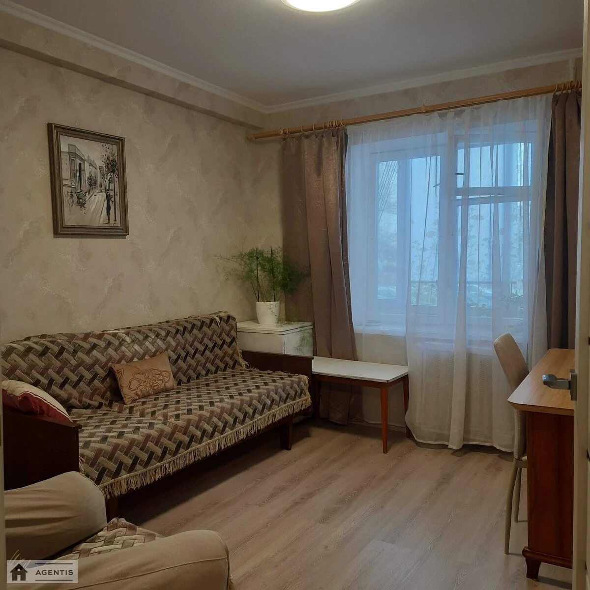 Сдам квартиру 2 комнаты, 46 m², 1 эт./9 этажей. 7, Шолом-Алейхема 7, Киев. 