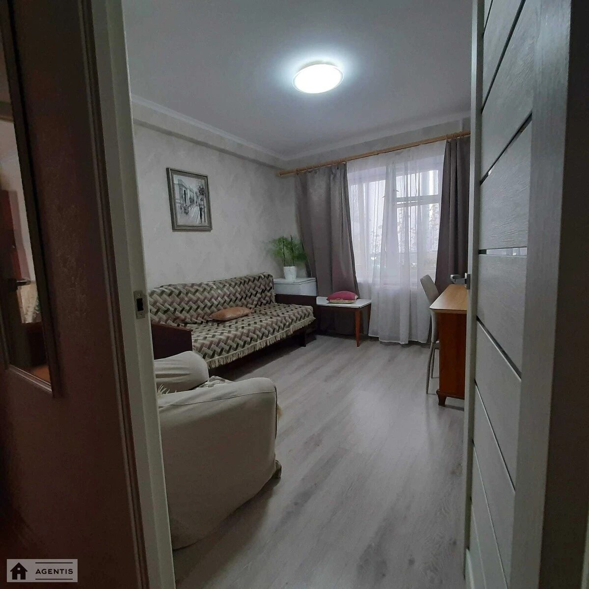 Сдам квартиру 2 комнаты, 46 m², 1 эт./9 этажей. 7, Шолом-Алейхема 7, Киев. 