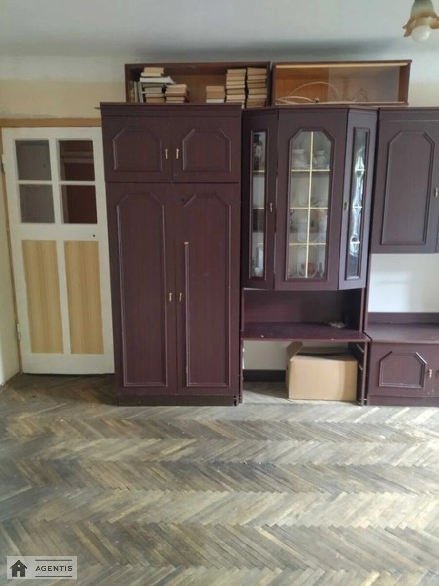 Здам квартиру 3 кімнати, 56 m², 3 пов./5 поверхів. 20, Леоніда Каденюка просп. (Юрія Гагаріна), Київ. 