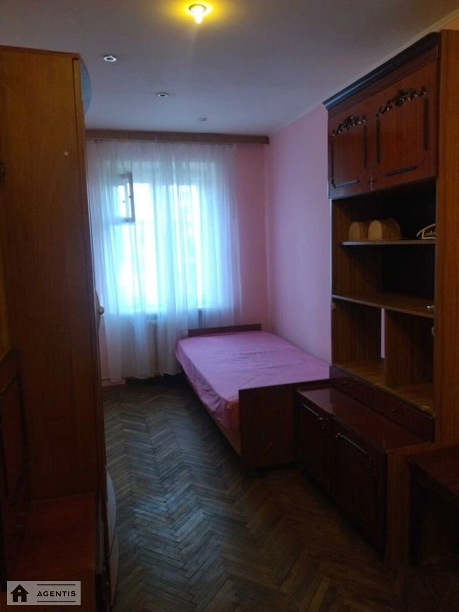 Здам квартиру 3 кімнати, 56 m², 3 пов./5 поверхів. 20, Леоніда Каденюка просп. (Юрія Гагаріна), Київ. 