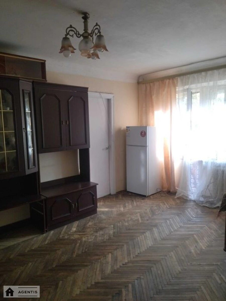 Apartment for rent 3 rooms, 56 m², 3rd fl./5 floors. 20, Leonida Kadenyuka prosp. Yuriya Haharina, Kyiv. 