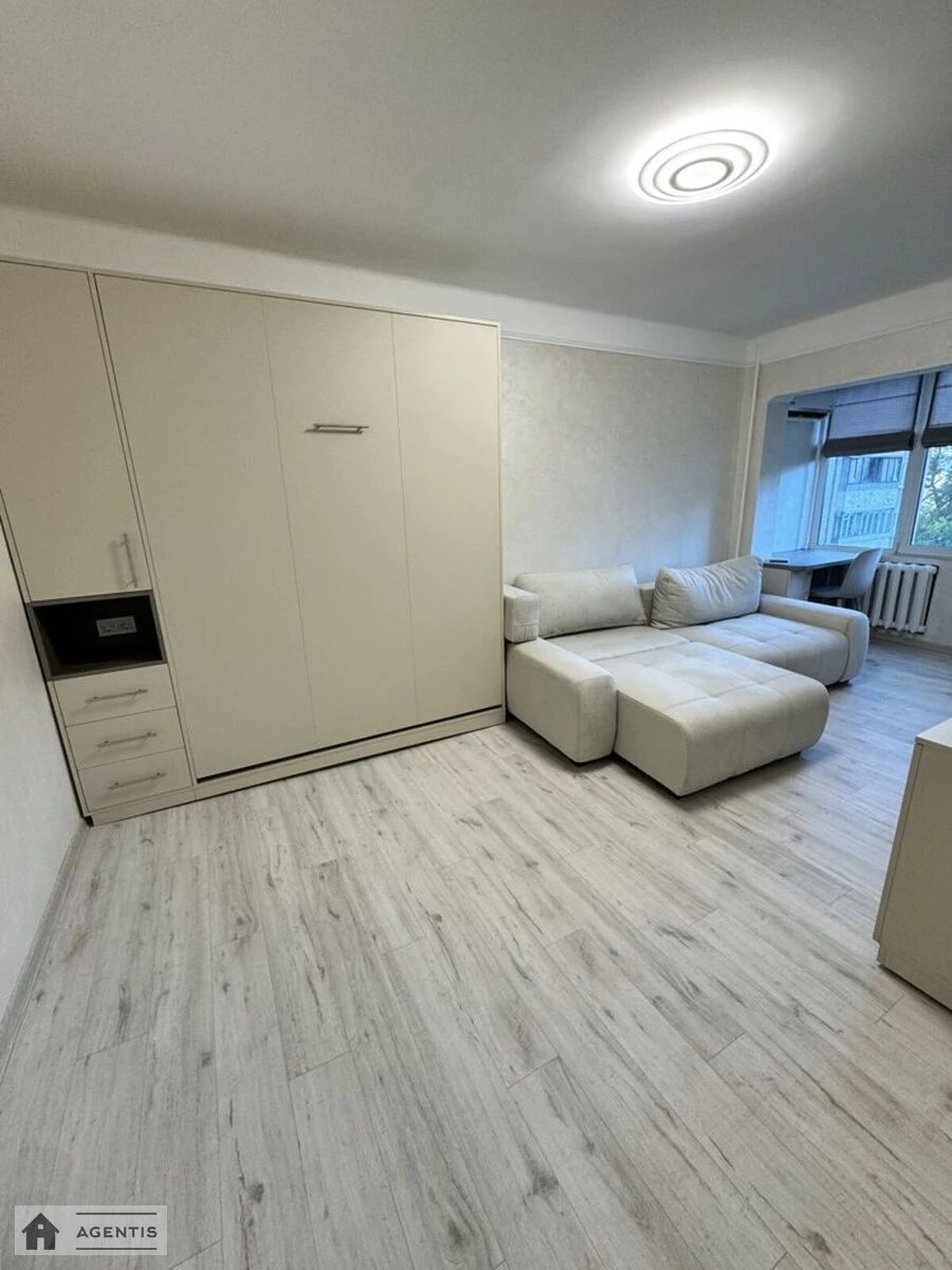 Сдам квартиру 1 комната, 32 m², 3 эт./9 этажей. 8, Євгена Сверстюка вул. (Марини Раскової), Киев. 