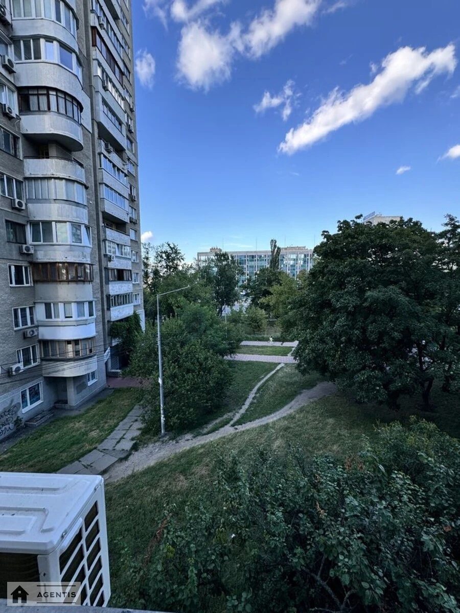 Apartment for rent 1 room, 32 m², 3rd fl./9 floors. 8, Yevhena Sverstyuka vul. Maryny Raskovoyi, Kyiv. 