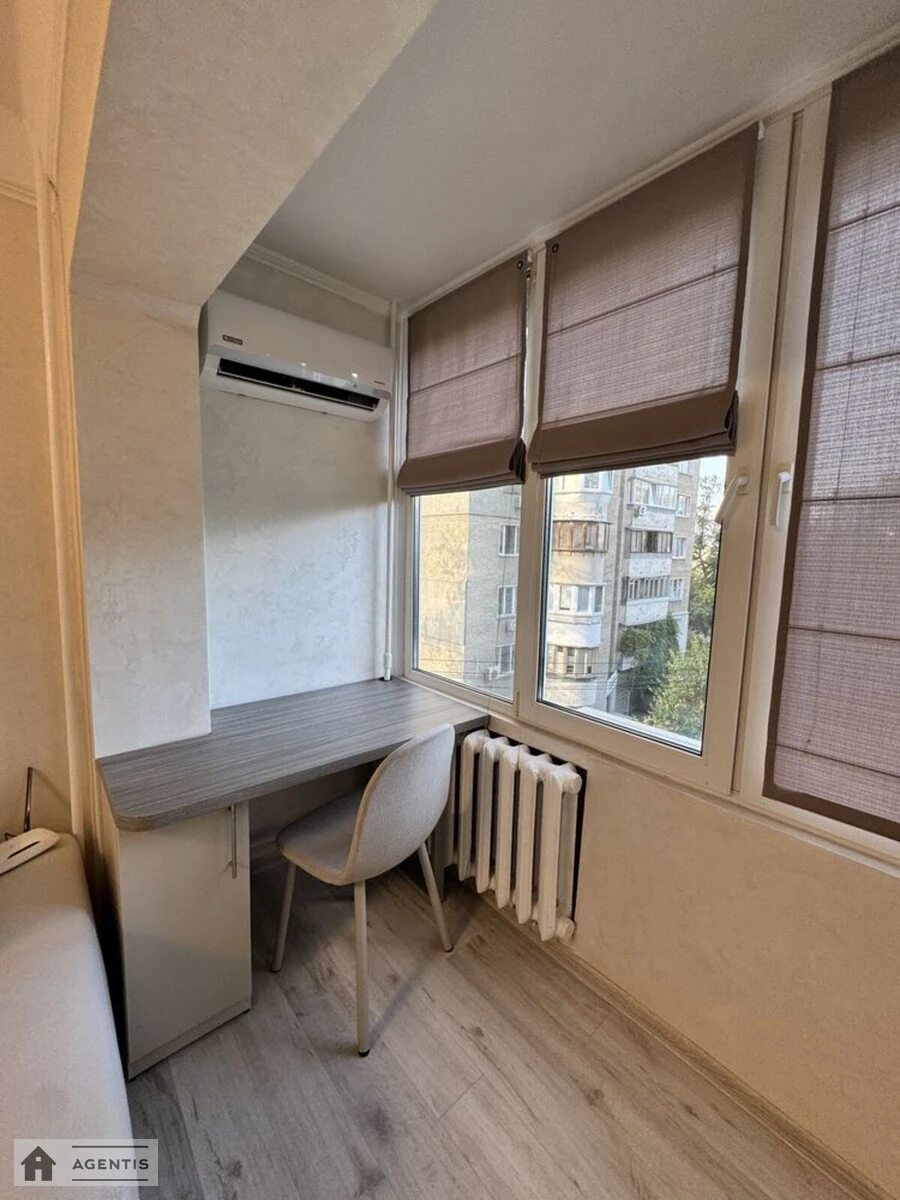 Apartment for rent 1 room, 32 m², 3rd fl./9 floors. 8, Yevhena Sverstyuka vul. Maryny Raskovoyi, Kyiv. 