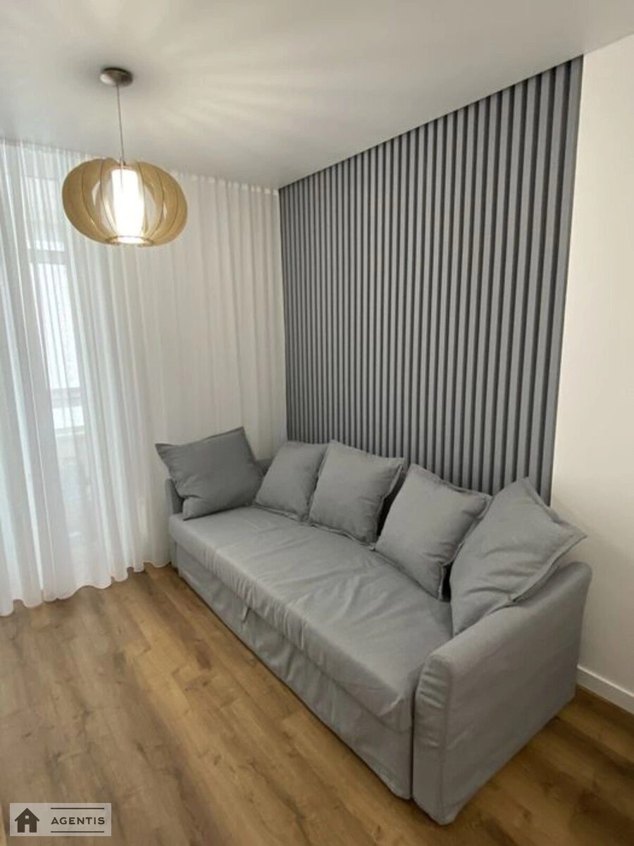 Apartment for rent 1 room, 43 m², 6th fl./9 floors. Salutna, Kyiv. 