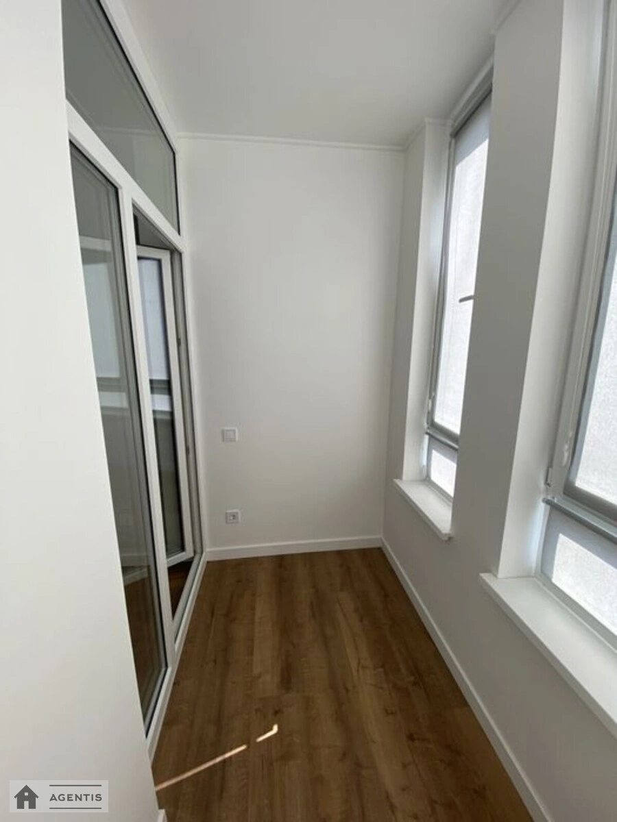 Сдам квартиру 1 комната, 43 m², 6 эт./9 этажей. Салютная, Киев. 