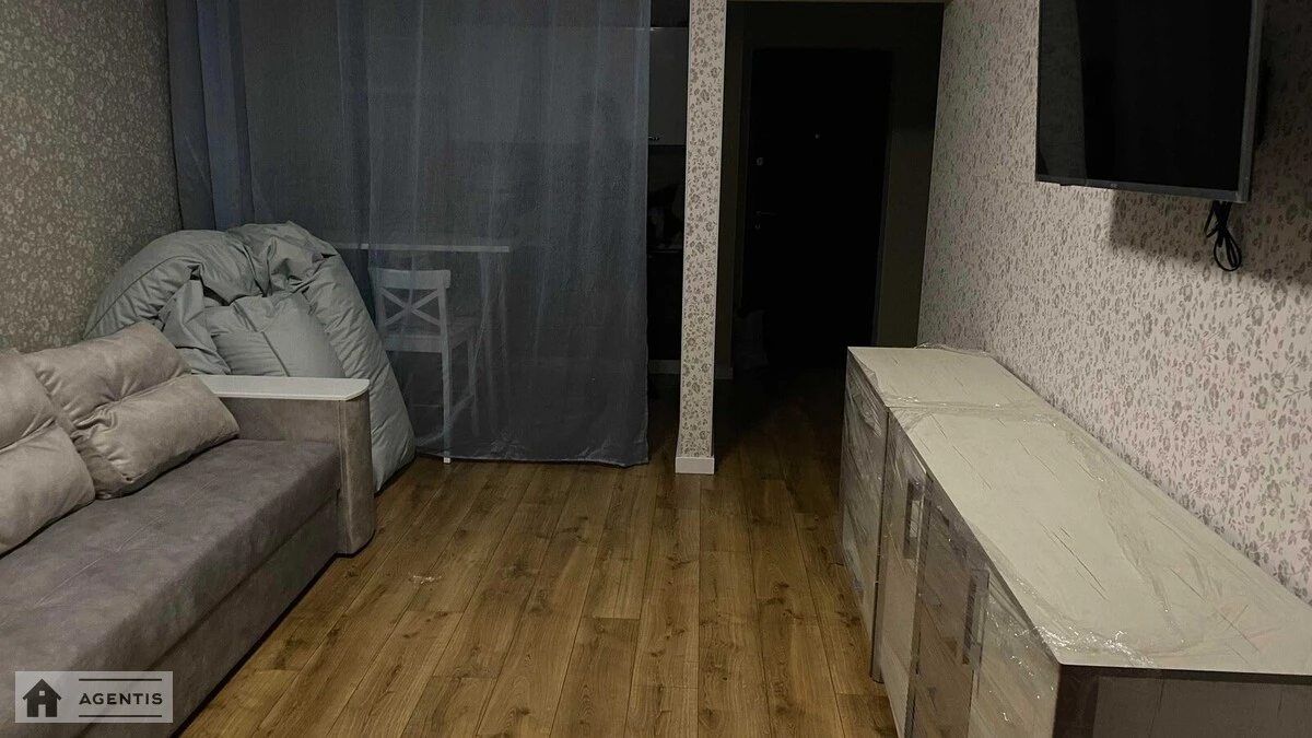 Здам квартиру 2 кімнати, 49 m², 13 пов./1 пов.. Зарічна, Київ. 