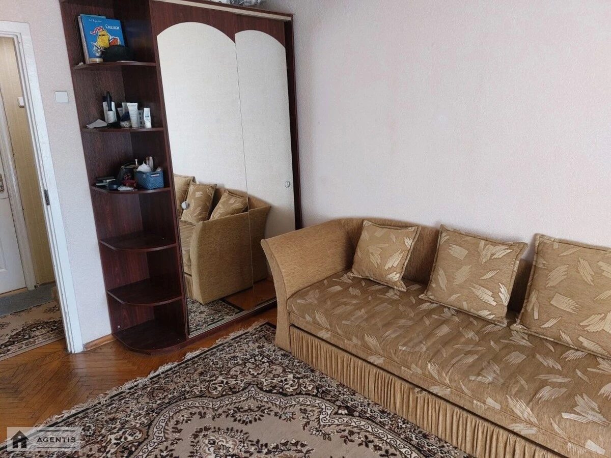 Apartment for rent 2 rooms, 52 m², 3rd fl./9 floors. Zoyi Hayday vul., Kyiv. 