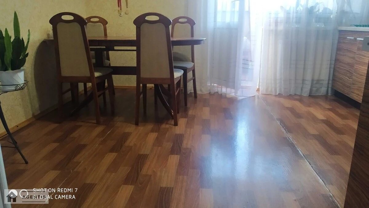 Apartment for rent 2 rooms, 82 m², 5th fl./16 floors. 5, Vasylchenka 5, Kyiv. 