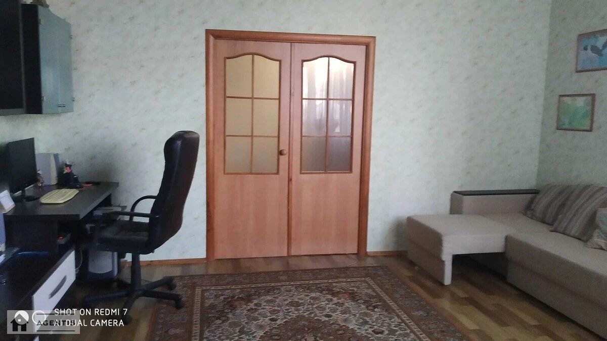 Сдам квартиру 2 комнаты, 82 m², 5 эт./16 этажей. 5, Васильченко 5, Киев. 