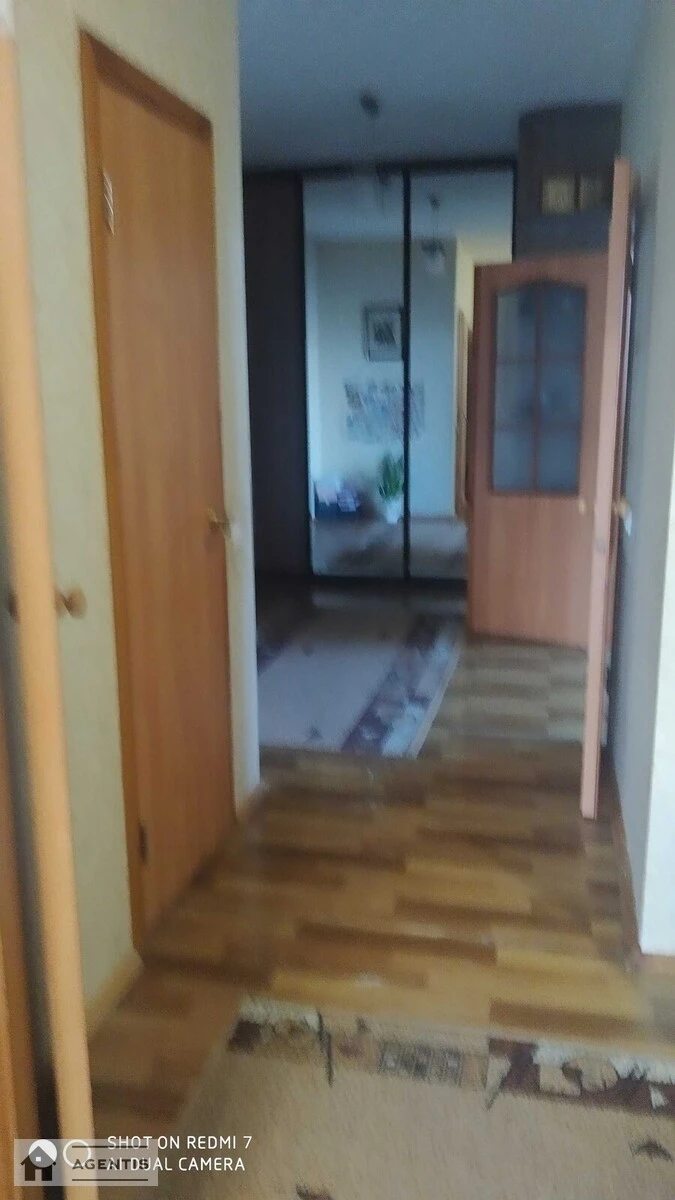 Сдам квартиру 2 комнаты, 82 m², 5 эт./16 этажей. 5, Васильченко 5, Киев. 