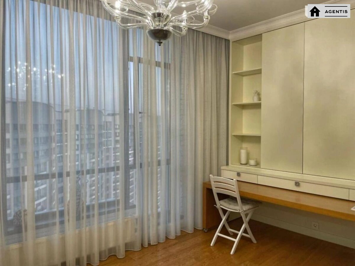 Сдам квартиру 3 комнаты, 105 m², 19 эт./21 этаж. 33, Демиевская 33, Киев. 