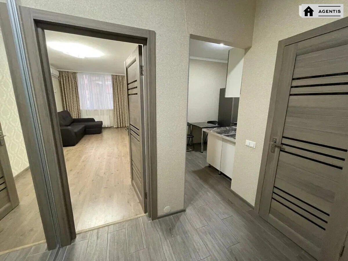 Сдам квартиру 2 комнаты, 48 m², 5 эт./9 этажей. 8, Червоної Калини просп. (Володимира Маяковського), Киев. 