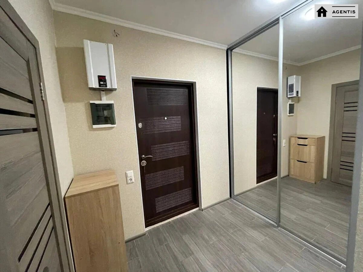 Сдам квартиру 2 комнаты, 48 m², 5 эт./9 этажей. 8, Червоної Калини просп. (Володимира Маяковського), Киев. 