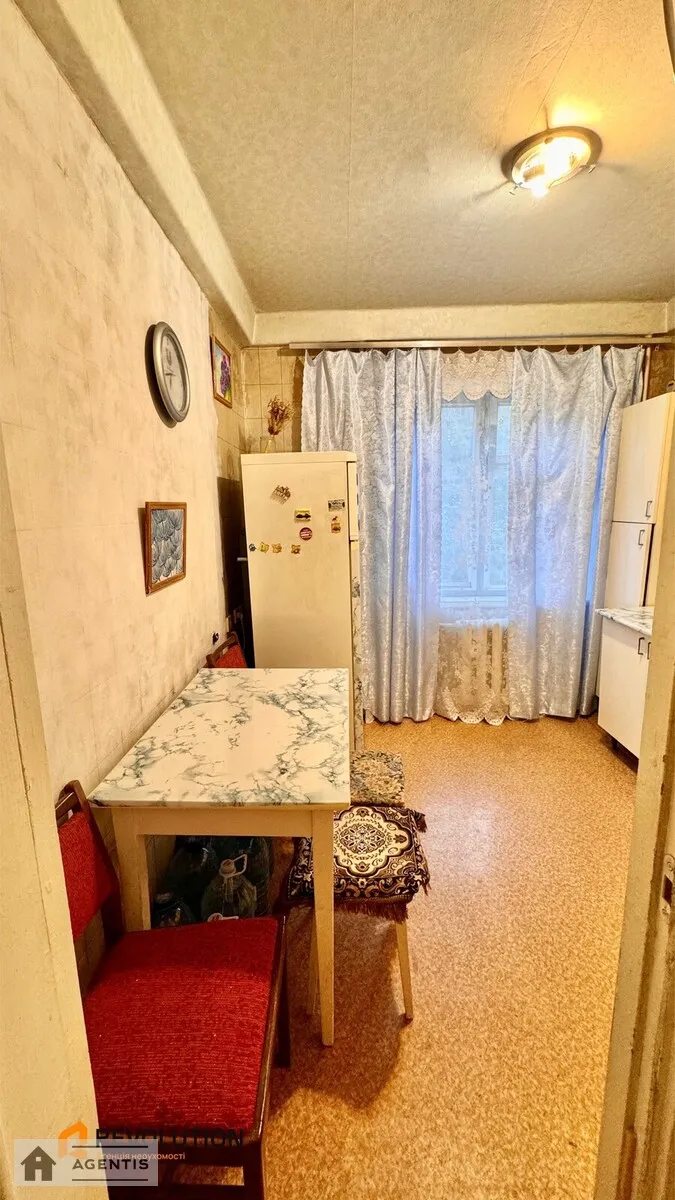 Сдам квартиру 3 комнаты, 63 m², 4 эт./9 этажей. 30, Юлії Здановської вул. (Михайла Ломоносова), Киев. 