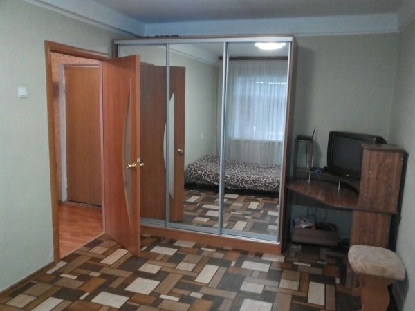 Здам подобово окреме житло. 1 room, 40 m², 2nd floor/5 floors. Салютна, Київ. 