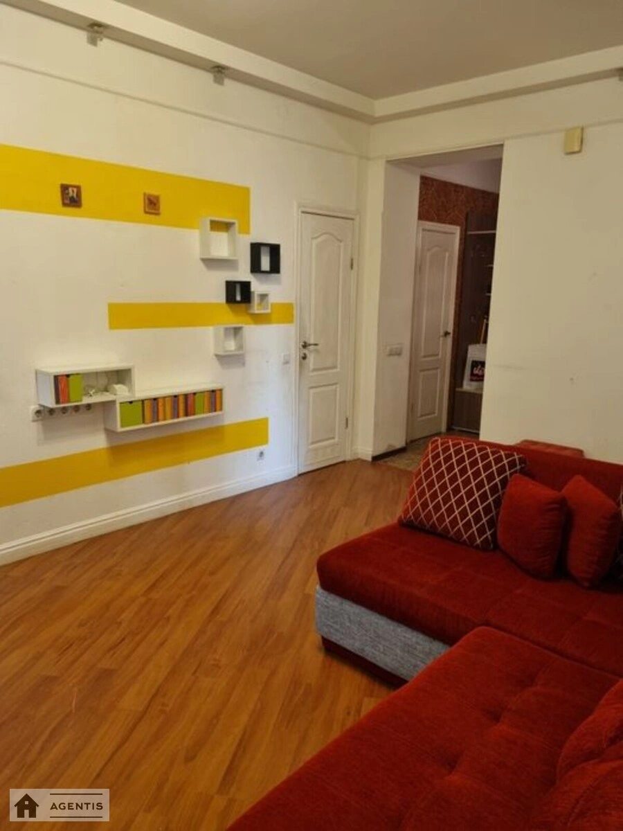 Apartment for rent 3 rooms, 65 m², 3rd fl./5 floors. Holosiyivskyy rayon, Kyiv. 