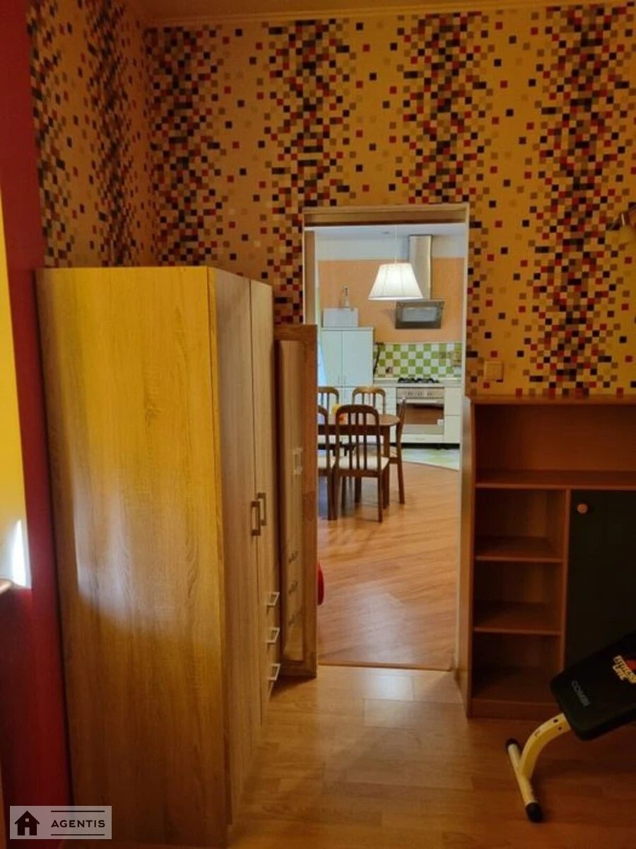 Apartment for rent 3 rooms, 65 m², 3rd fl./5 floors. Holosiyivskyy rayon, Kyiv. 