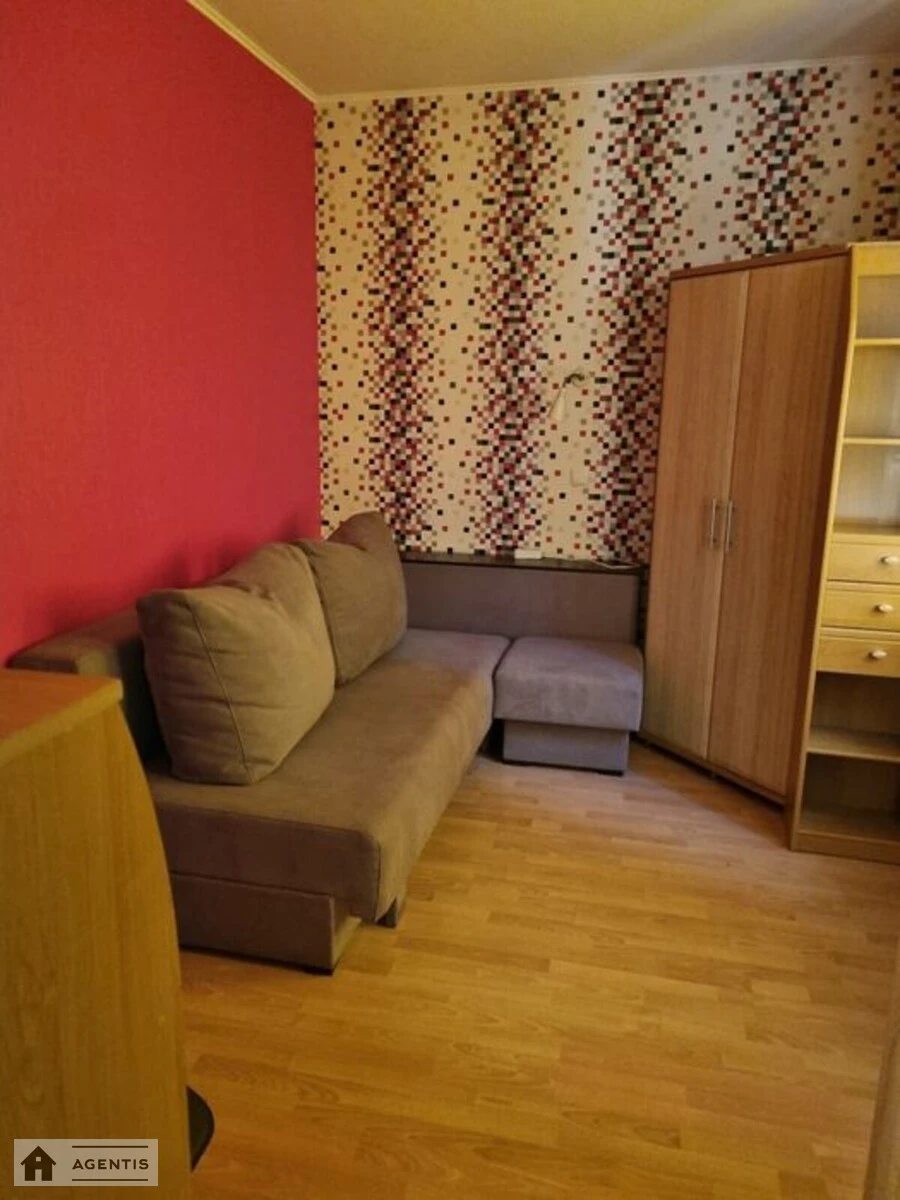 Apartment for rent 3 rooms, 65 m², 3rd fl./5 floors. Holosiyivskyy rayon, Kyiv. 