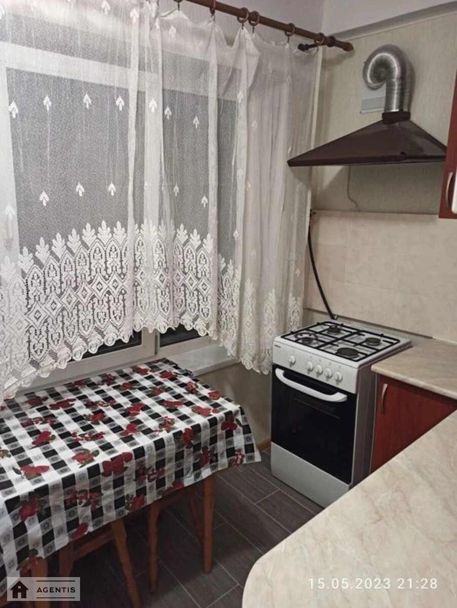 Сдам квартиру 1 комната, 27 m², 5 эт./5 этажей. Деснянский район, Киев. 