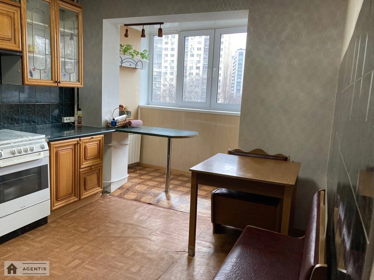 Apartment for rent 3 rooms, 70 m², 3rd fl./16 floors. Mytropolyta Vasylya Lypkivskoho vul. Urytskoho, Kyiv. 