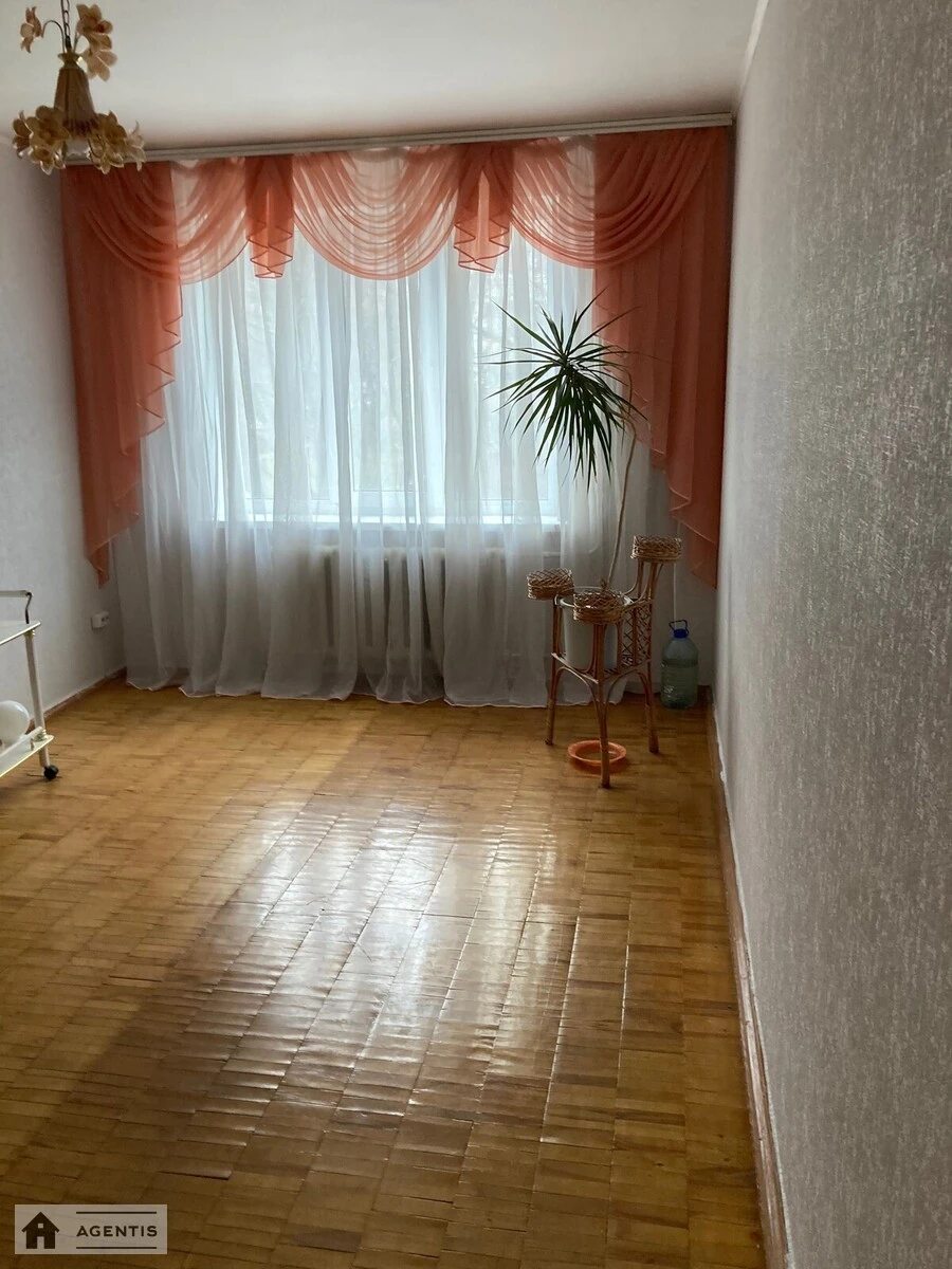 Apartment for rent 3 rooms, 70 m², 3rd fl./16 floors. Mytropolyta Vasylya Lypkivskoho vul. Urytskoho, Kyiv. 