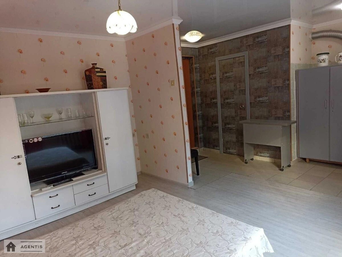 Apartment for rent 1 room, 25 m², 4th fl./9 floors. 3, Lesi Ukrayinky 3, Kyiv. 