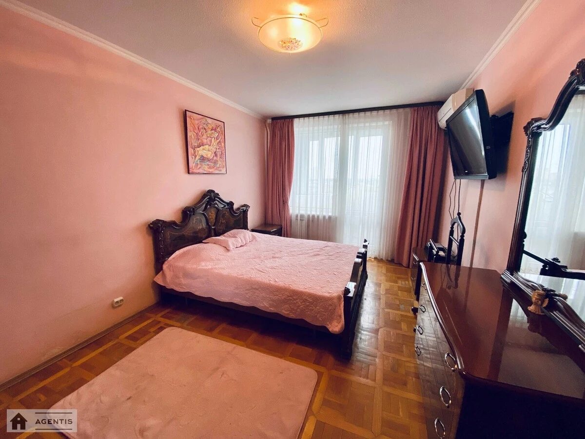 Apartment for rent 3 rooms, 70 m², 11th fl./16 floors. 30, Bereznyakivska 30, Kyiv. 