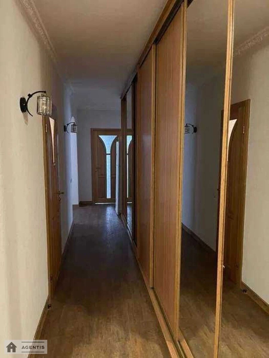 Сдам квартиру 2 комнаты, 54 m², 3 эт./8 этажей. 6, Миколи Лєскова вул., Киев. 