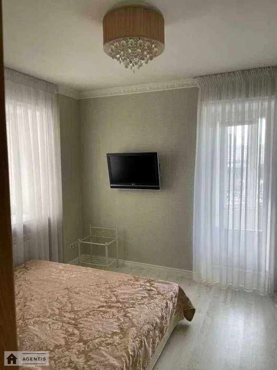 Сдам квартиру 2 комнаты, 54 m², 3 эт./8 этажей. 6, Миколи Лєскова вул., Киев. 