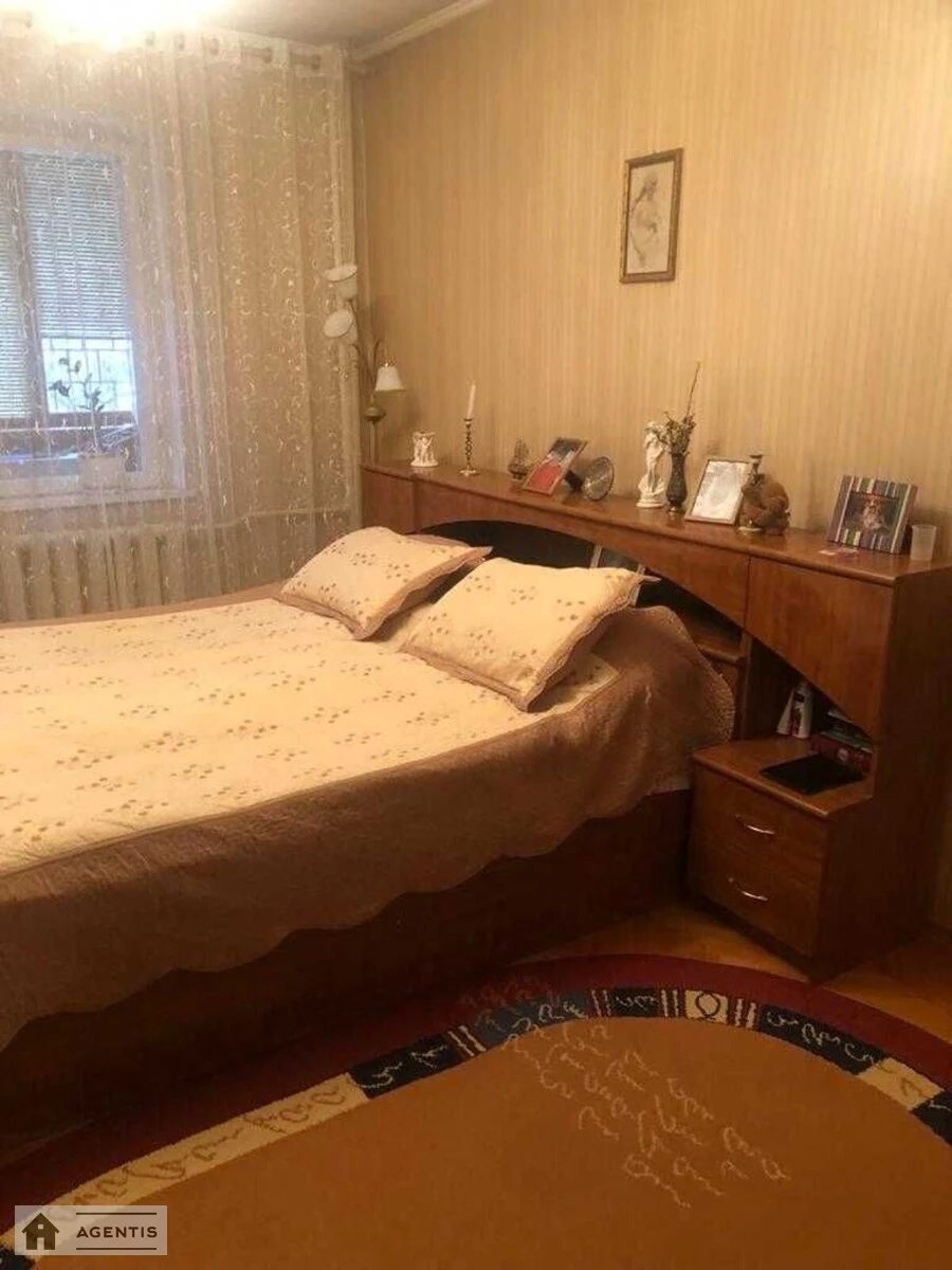 Apartment for rent 3 rooms, 68 m², 2nd fl./9 floors. Chystyakivska, Kyiv. 