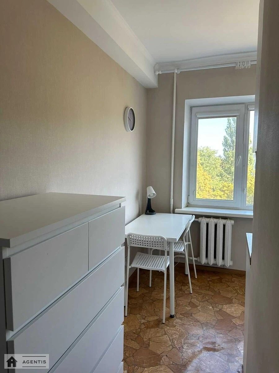 Сдам квартиру 1 комната, 30 m², 4 эт./5 этажей. 78, Алішера Навої просп., Киев. 