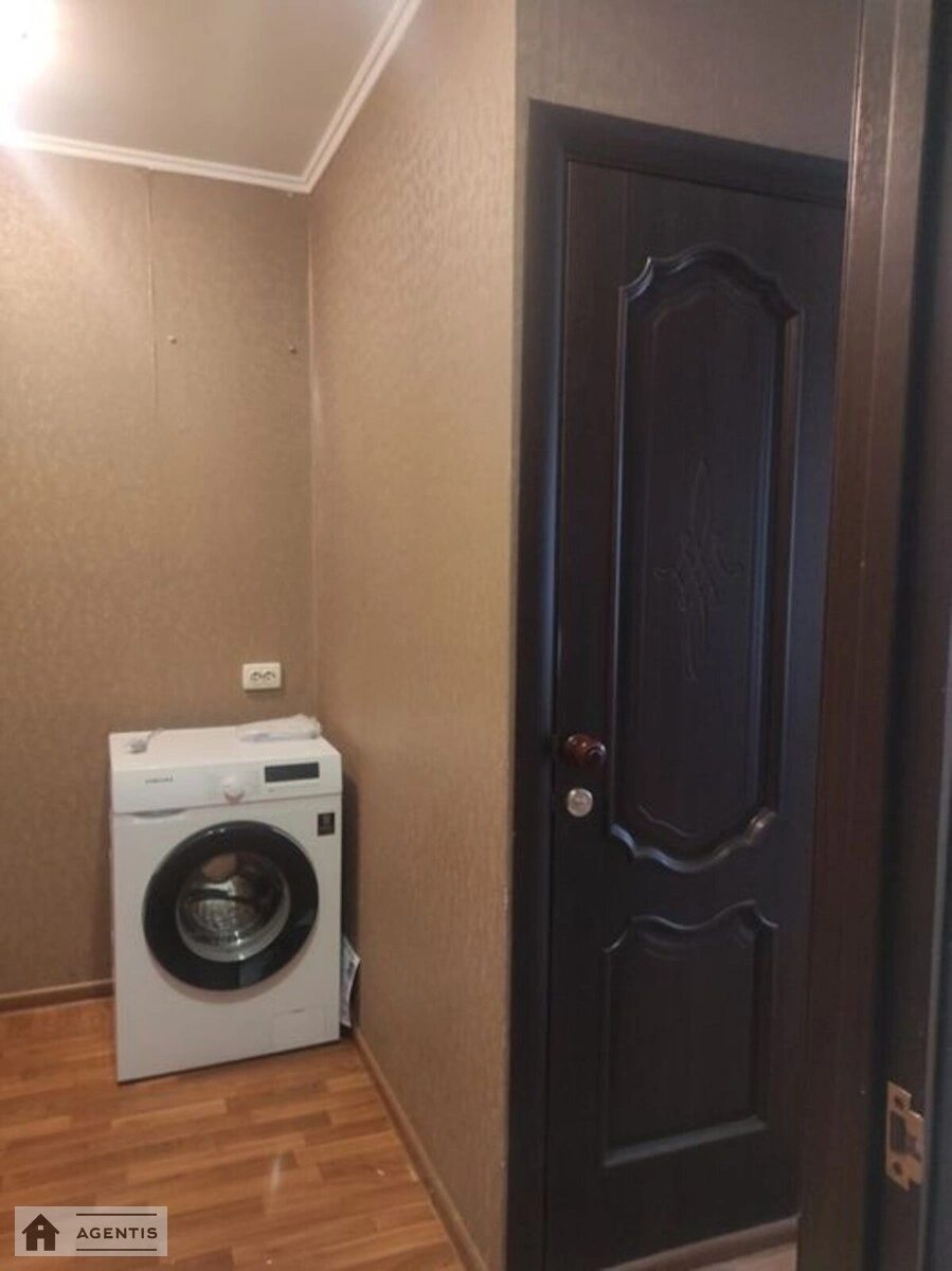 Apartment for rent 1 room, 50 m², 2nd fl./5 floors. Shevchenkivskyy rayon, Kyiv. 