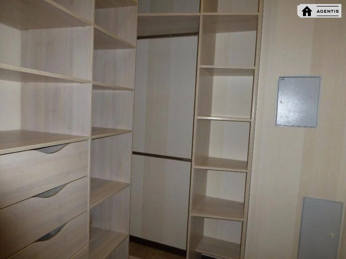 Сдам квартиру 1 комната, 62 m², 4 эт./13 этажей. 71, Юлії Здановської вул. (Михайла Ломоносова), Киев. 