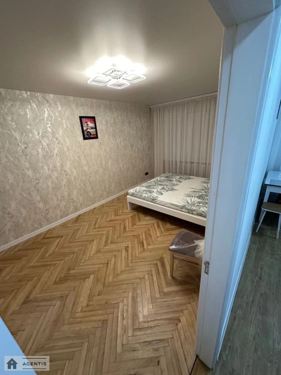 Здам квартиру 1 кімната, 30 m², 2 пов./5 поверхів. 15, Олени Теліги вул., Київ. 