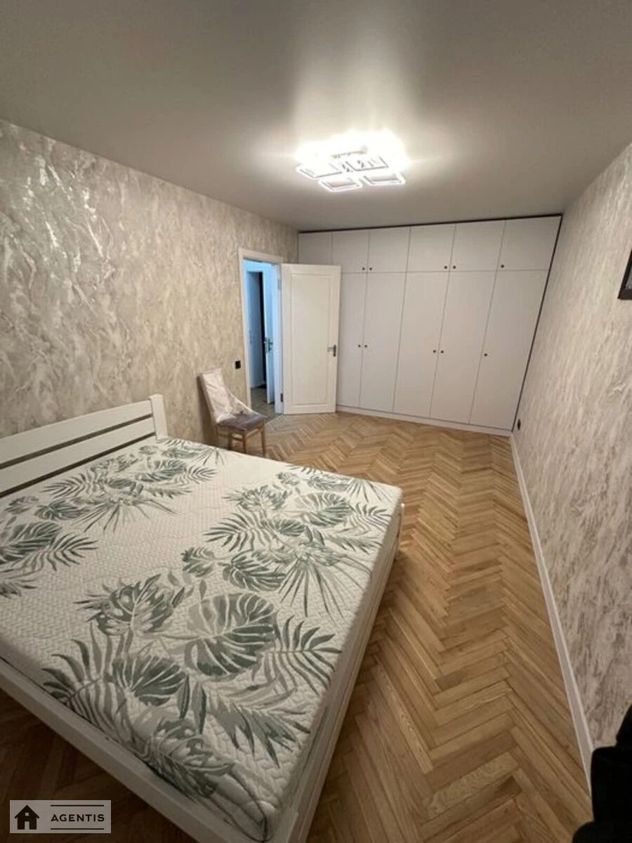 Apartment for rent 1 room, 30 m², 2nd fl./5 floors. 15, Oleny Telihy vul., Kyiv. 