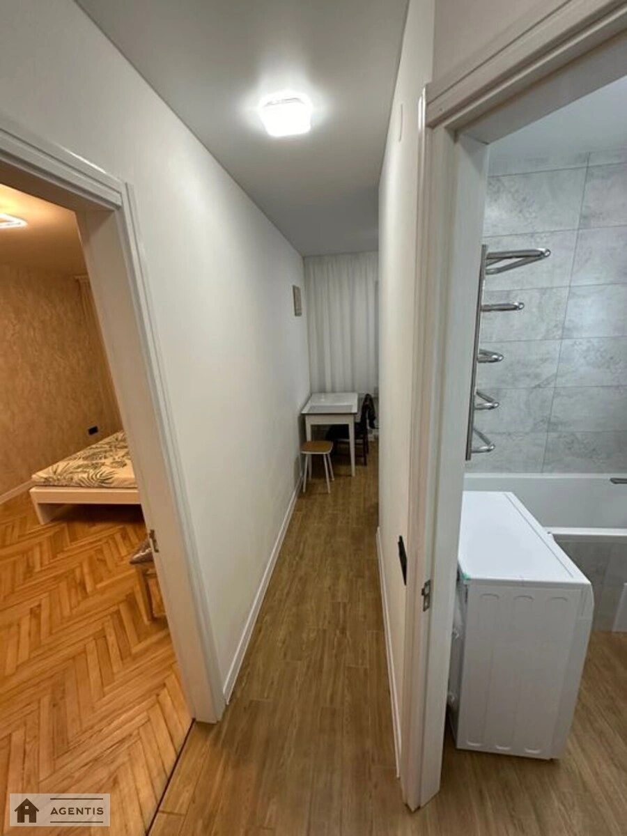 Здам квартиру 1 кімната, 30 m², 2 пов./5 поверхів. 15, Олени Теліги вул., Київ. 