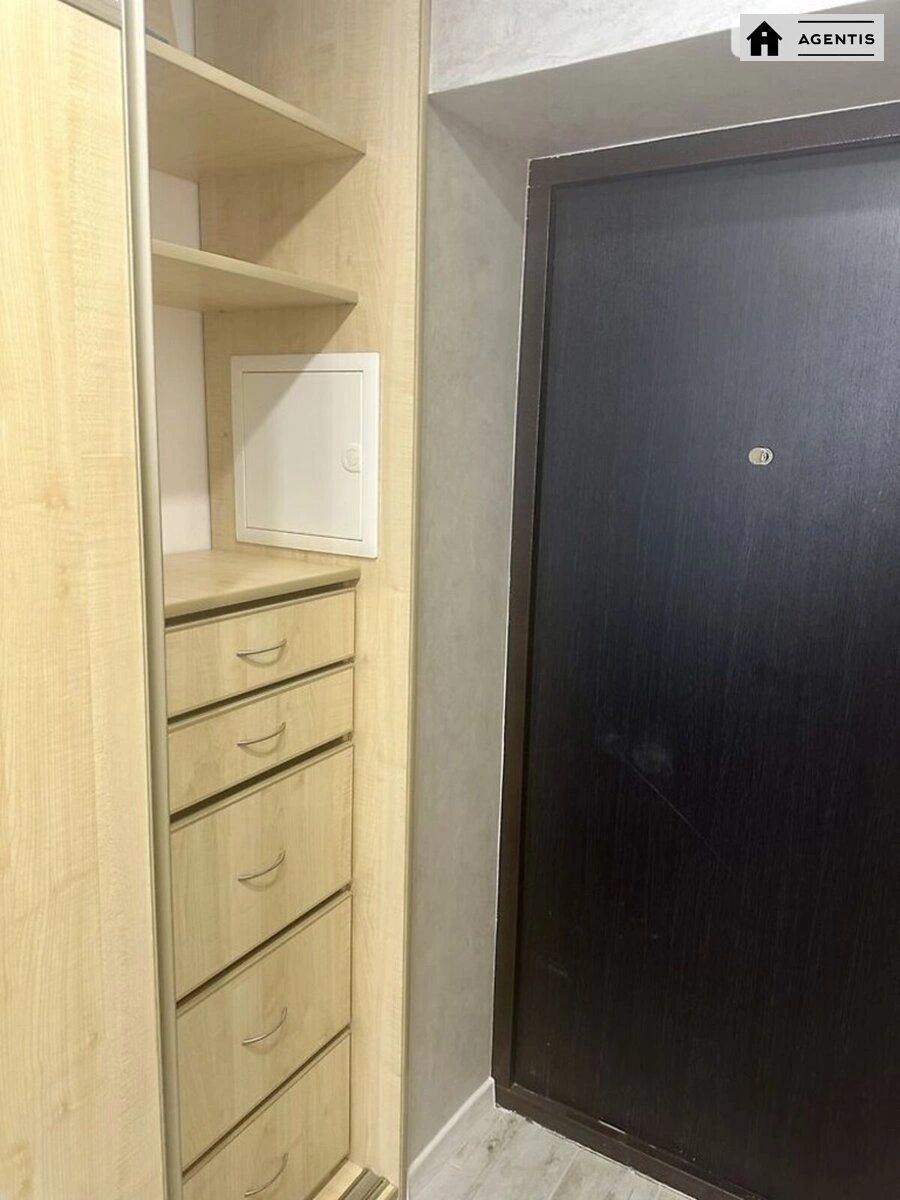 Здам квартиру 1 кімната, 33 m², 5 пов./14 поверхів. 10, Дениса Антипова вул. (Славгородська), Київ. 