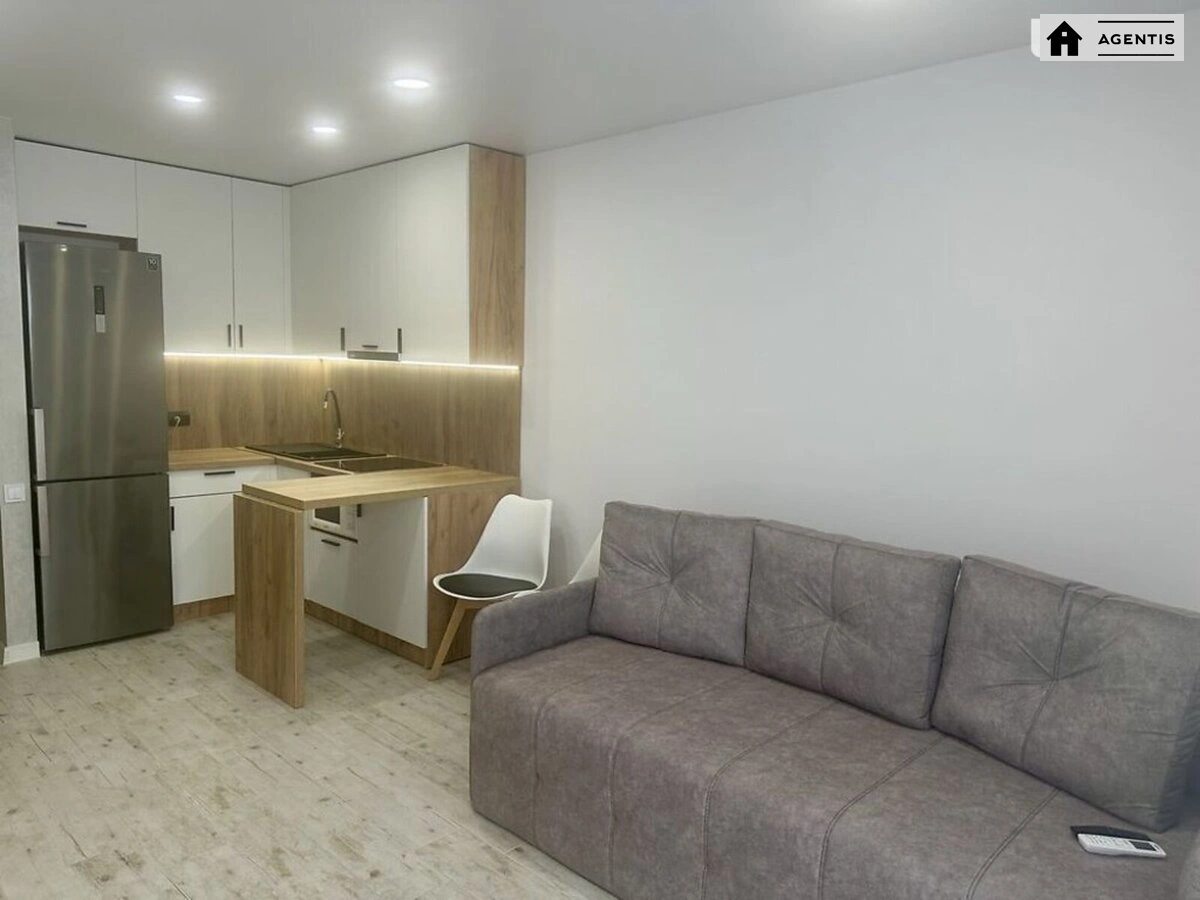 Сдам квартиру 1 комната, 33 m², 5 эт./14 этажей. 10, Дениса Антипова вул. (Славгородська), Киев. 