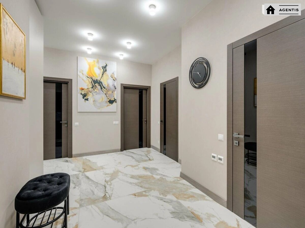 Сдам квартиру 3 комнаты, 90 m², 19 эт./23 этажа. 10, Трускавецкая 10, Киев. 