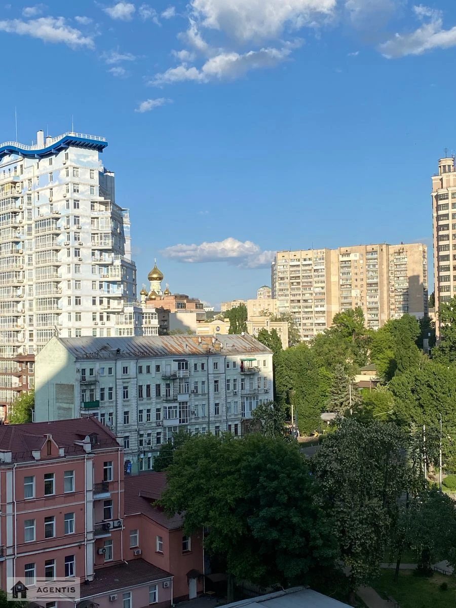 Здам квартиру 3 кімнати, 105 m², 10 пов./18 поверхів. 3, Коперника 3, Київ. 