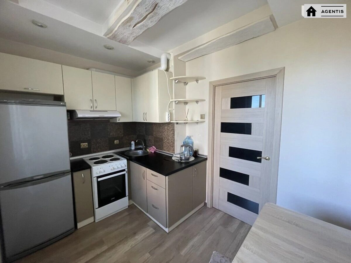 Сдам квартиру 1 комната, 45 m², 20 эт./25 этажей. 2, Милославская 2, Киев. 