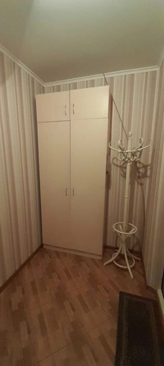 Apartment for rent 1 room, 40 m², 10th fl./18 floors. 8, Dragomanova 8, Kyiv. 