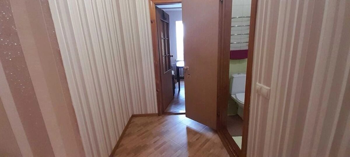 Сдам квартиру 1 комната, 40 m², 10 эт./18 этажей. 8, Драгоманова 8, Киев. 